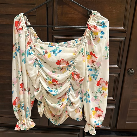 Beautiful Floral Blouse - Picture 1 of 3